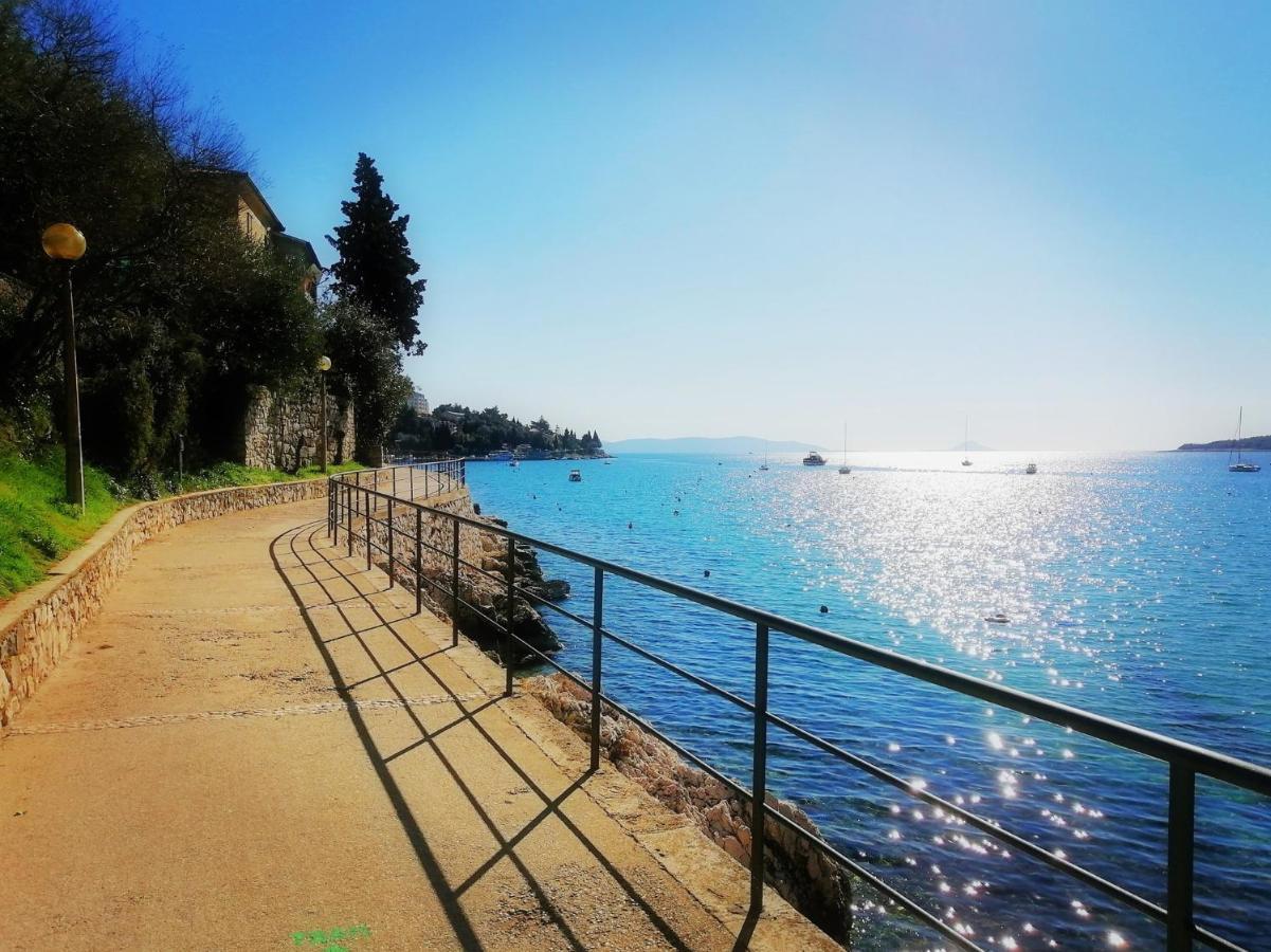 Apartment Suzie Q - Intermezzo With Sea View ラバック エクステリア 写真